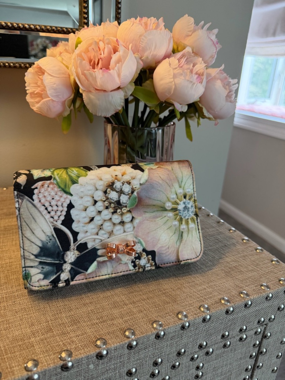 EUC Ted Baker Floral Bow Accent Bag ~ Clutch or Cross! Floral Print